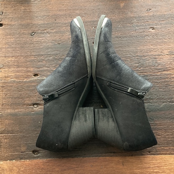 Very Volatile Black Ankle Booties Pointy Cowboy Boots 8.5 Vegan Zipper - Picture 7 of 8